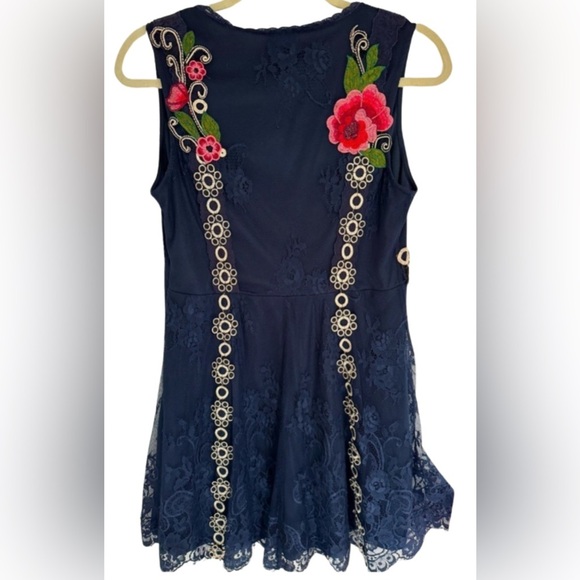 V Christina Navy Blue Lace Dress with floral embroidery size Small - Picture 2 of 2